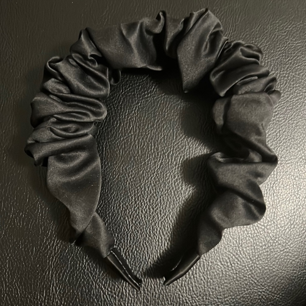 Black headband for woman